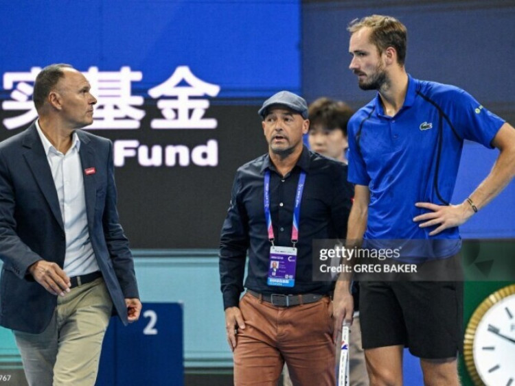 Nóng nhất thể thao trưa 6/10: Medvedev mất hơn 5 tỷ đồng vì phút nóng giận trước Djokovic