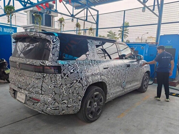 VinFast VF 9 sắp “lột xác”, thêm REEV đi hàng nghìn km?