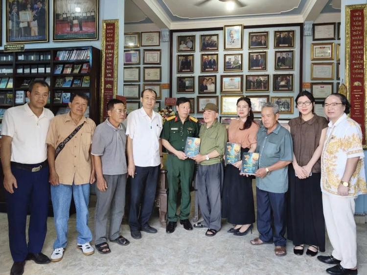 Về Hưng Yên thăm những người giữ lửa văn chương và ký ức