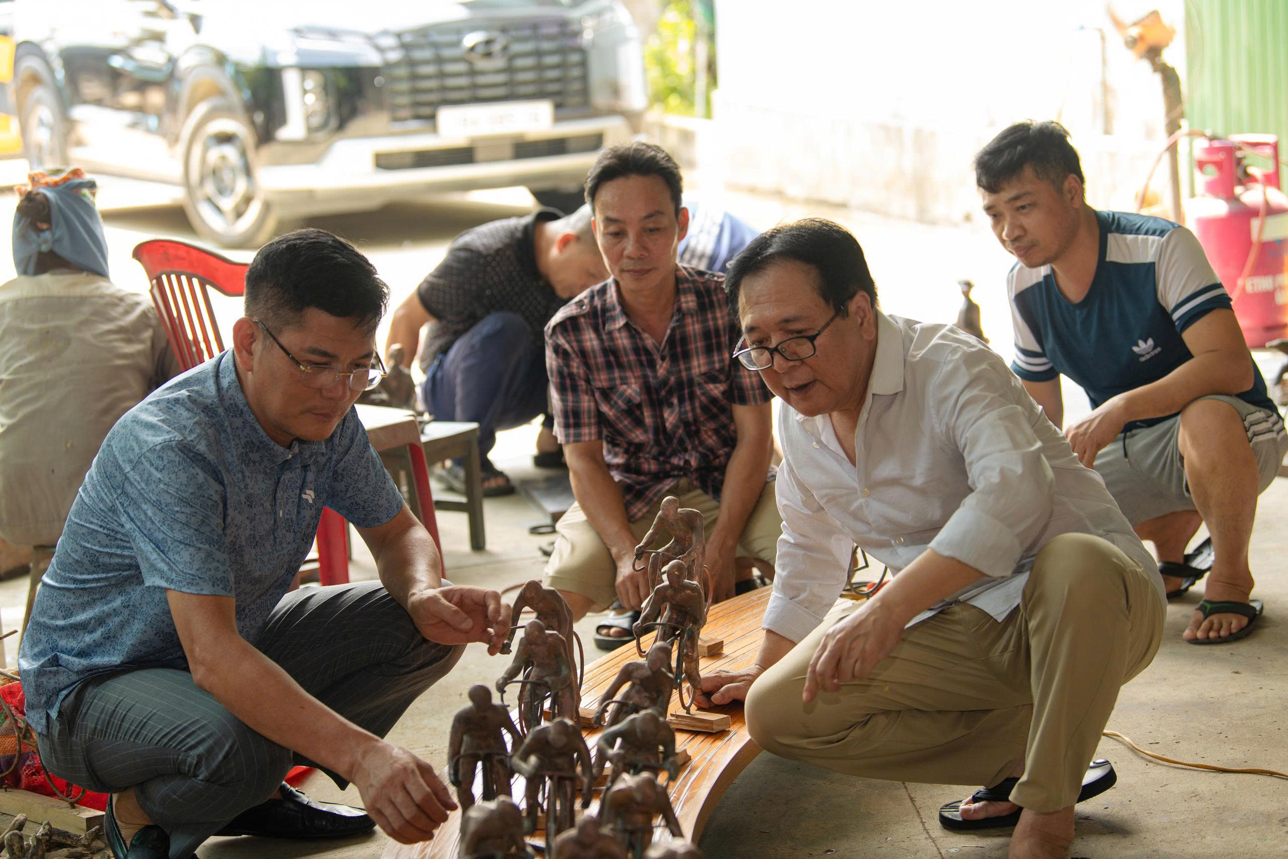 Triển lãm "Chuyện nhỏ, chuyện to" của NSND Vương Duy Biên - 3