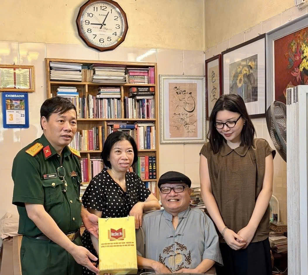 Về Hưng Yên thăm những người giữ lửa văn chương và ký ức - 1