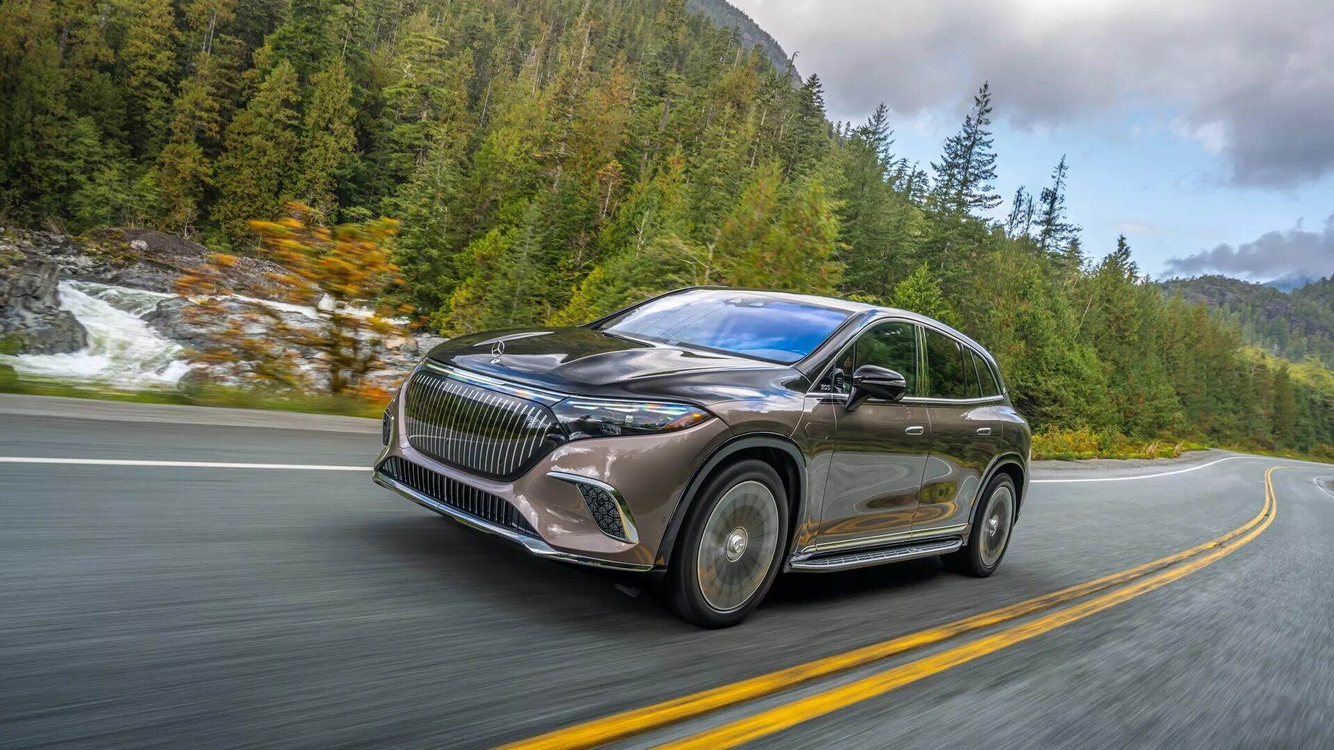 Hãng xe Đức khai từ dòng xe điện EQE và Maybach EQS 680 SUV - 2