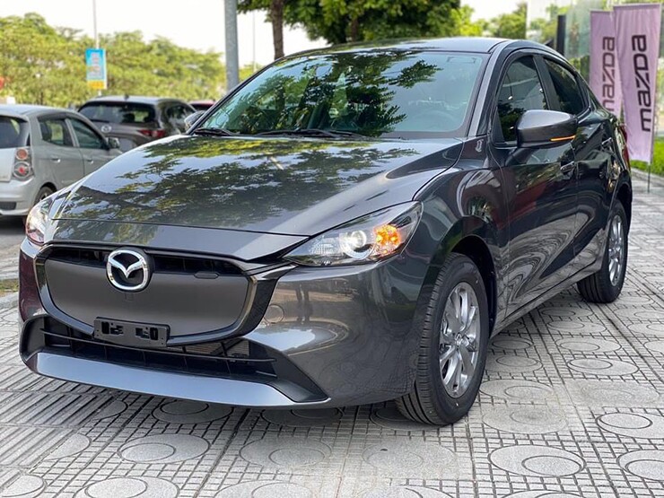 Mazda2 giảm giá rẻ ngang xe hạng A - 2