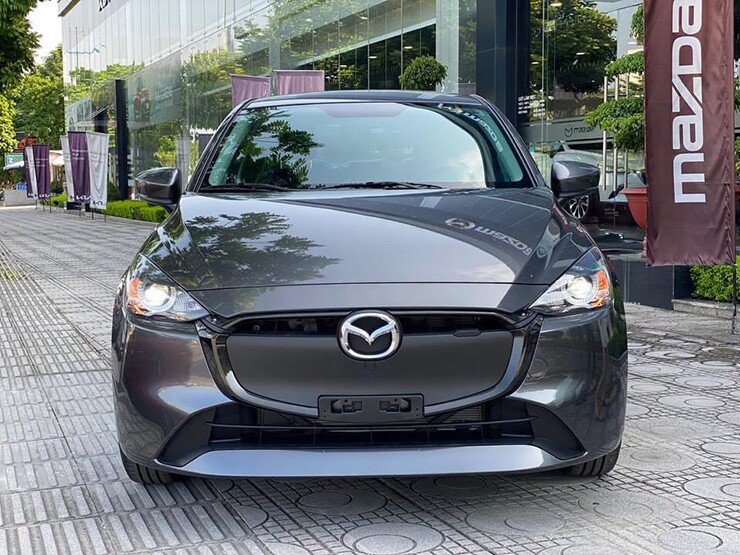 Mazda2 giảm giá rẻ ngang xe hạng A - 4