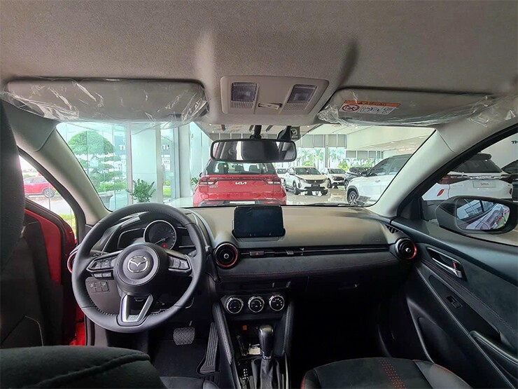 Mazda2 giảm giá rẻ ngang xe hạng A - 3