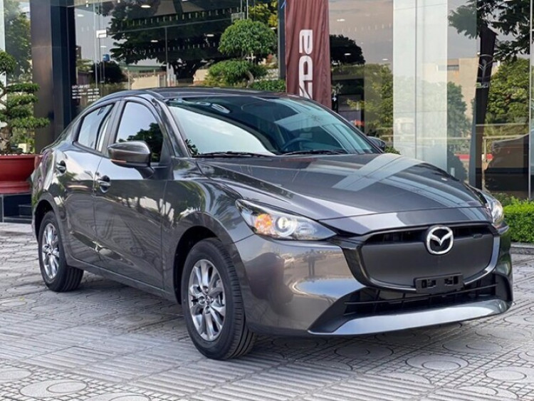 Giao thông - Mazda2 giảm giá rẻ ngang xe hạng A