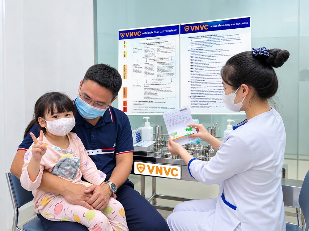 Hơn 100.000 trẻ em trên toàn quốc được tiêm vắc xin tay chân miệng sớm tại VNVC - 3