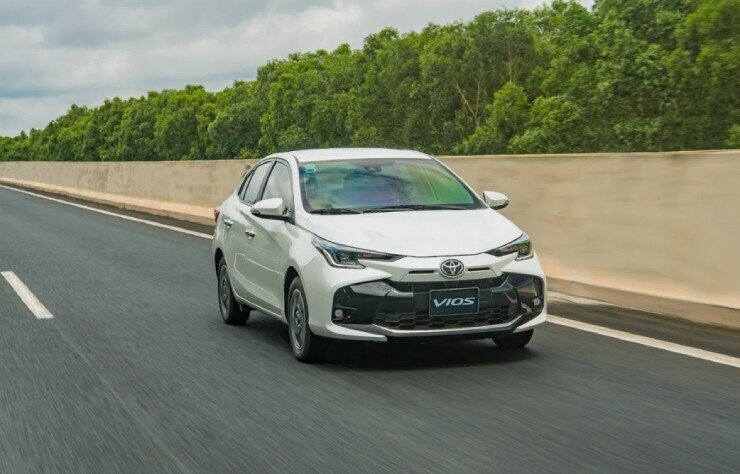 Cùng khoảng tiền, mua Hyundai Accent, Toyota Vios hay Mazda2? - 1