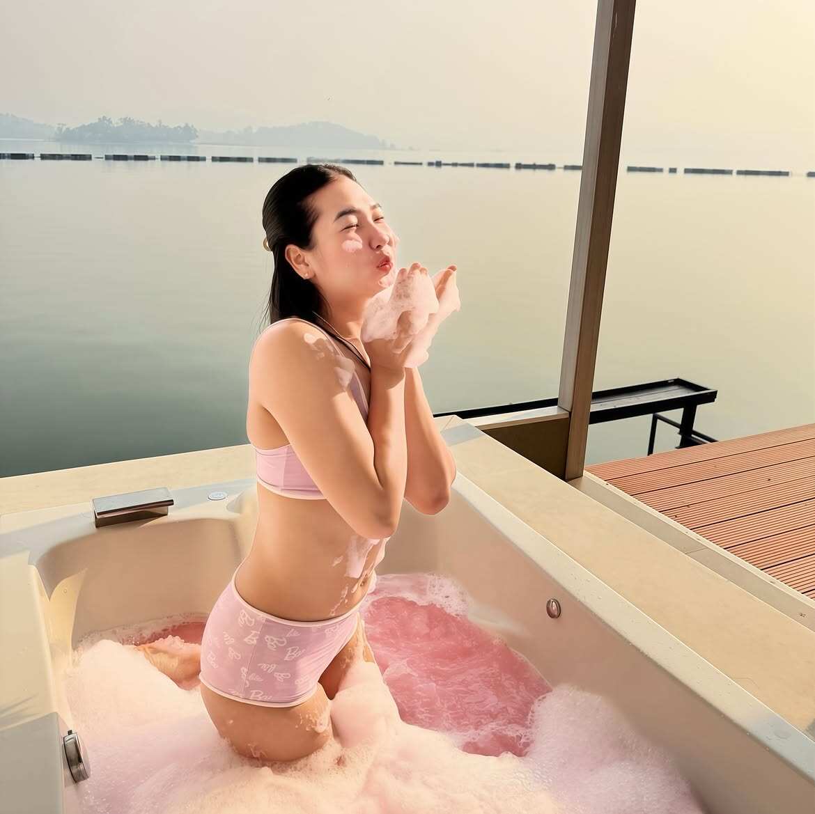 Mê mẩn với ảnh bikini của sao bóng chuyền Thái Lan sắp thi đấu ở Việt Nam - 6