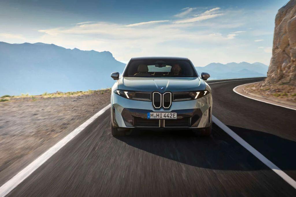 BMW ra mắt dòng xe điện iX4 thế hệ mới - 7