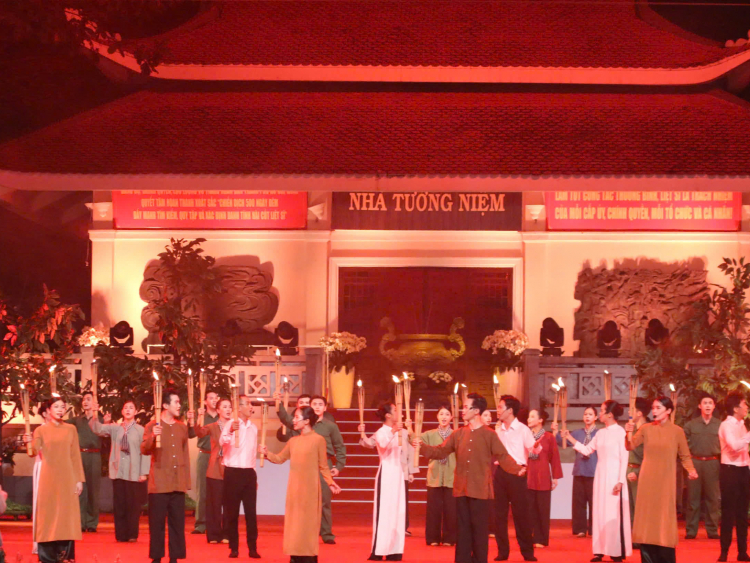Dạt dào cảm xúc “Khúc tri ân” tưởng nhớ các anh hùng, liệt sĩ