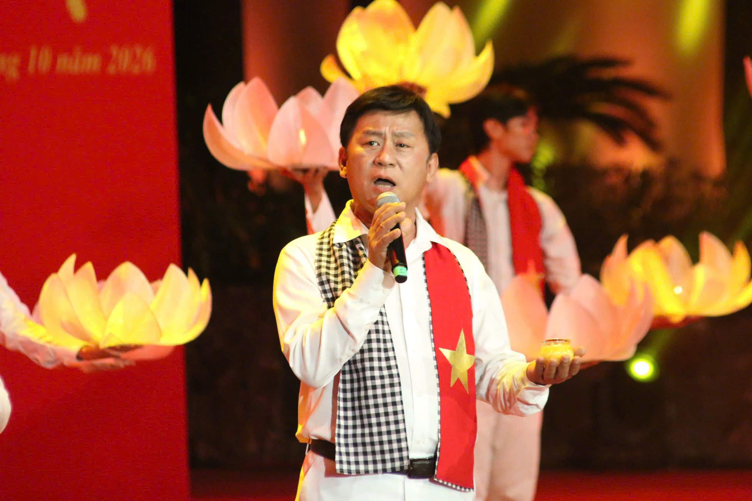 Dạt dào cảm xúc “Khúc tri ân” tưởng nhớ các anh hùng, liệt sĩ - 8