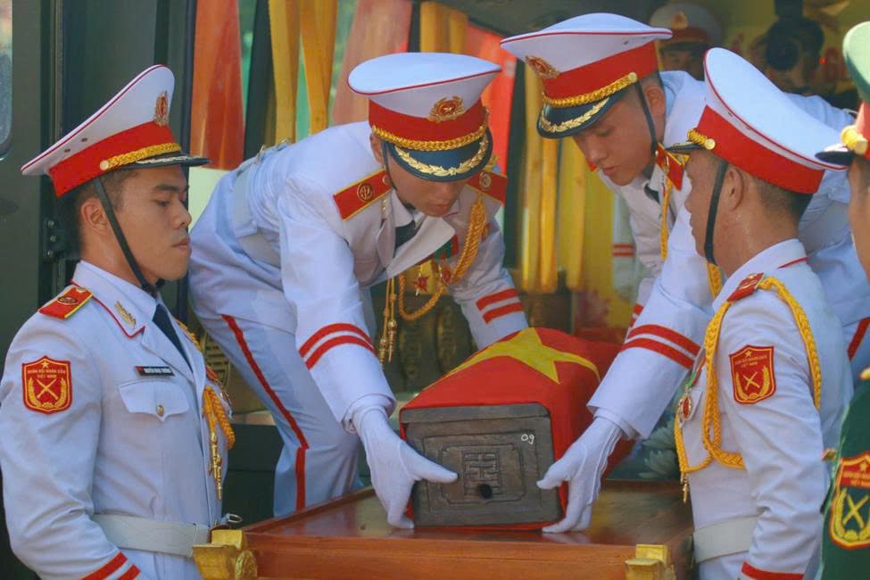 Thiêng liêng lễ viếng, truy điệu và tiễn đưa 731 hài cốt liệt sĩ về nơi an nghỉ - 6