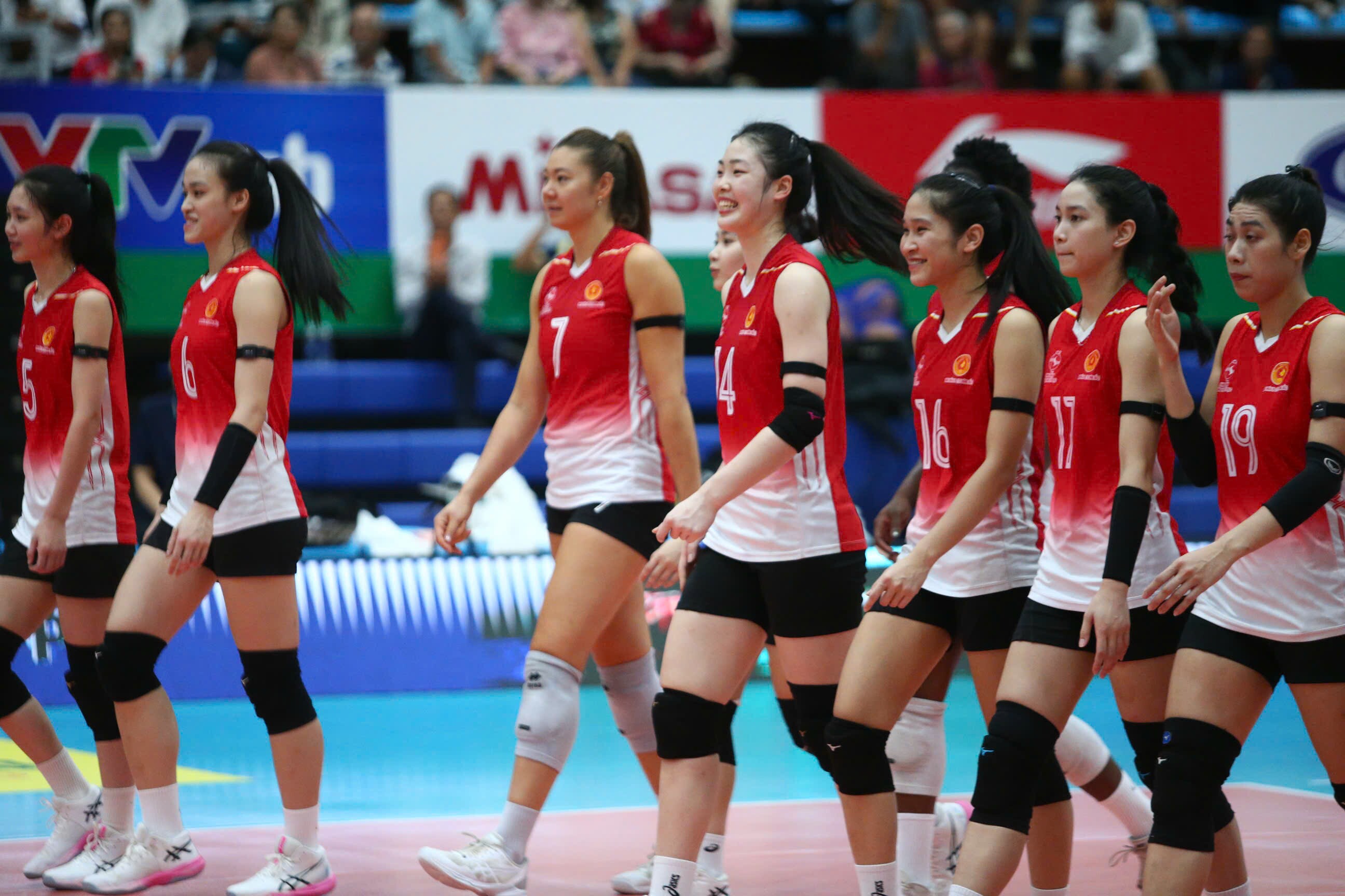 Dàn chân dài bóng chuyền VN đại chiến, siêu ngoại binh giúp Hà Nội thắng nghẹt thở 5 set - 4