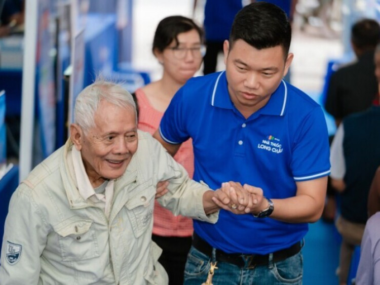 Thông tin doanh nghiệp - Long Châu hai năm liên tiếp được vinh danh Doanh nghiệp xuất sắc Châu Á