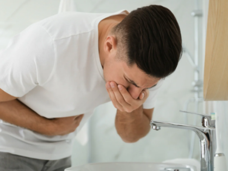 Thông tin doanh nghiệp - Hay buồn nôn sau bữa ăn: Do ăn uống không hợp hay trào ngược dạ dày?