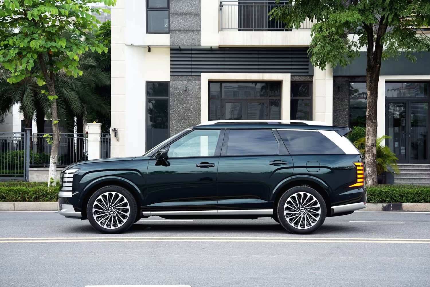Hyundai Palisade Hybrid mới công bố giá bán tại Việt Nam - 2