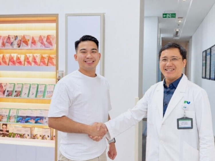 Thông tin doanh nghiệp - Sau ca phẫu thuật 5 phút, chàng trai thoát nỗi ám ảnh “mồ hôi tay” suốt 20 năm
