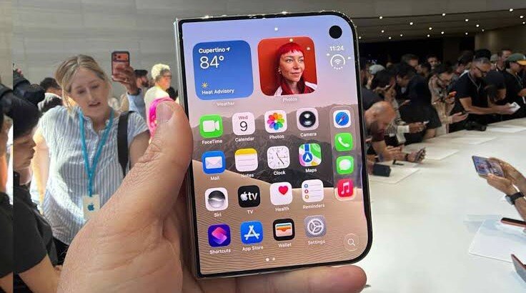 7 thứ của iPhone Duo giúp định hình thị trường smartphone màn hình gập - 1