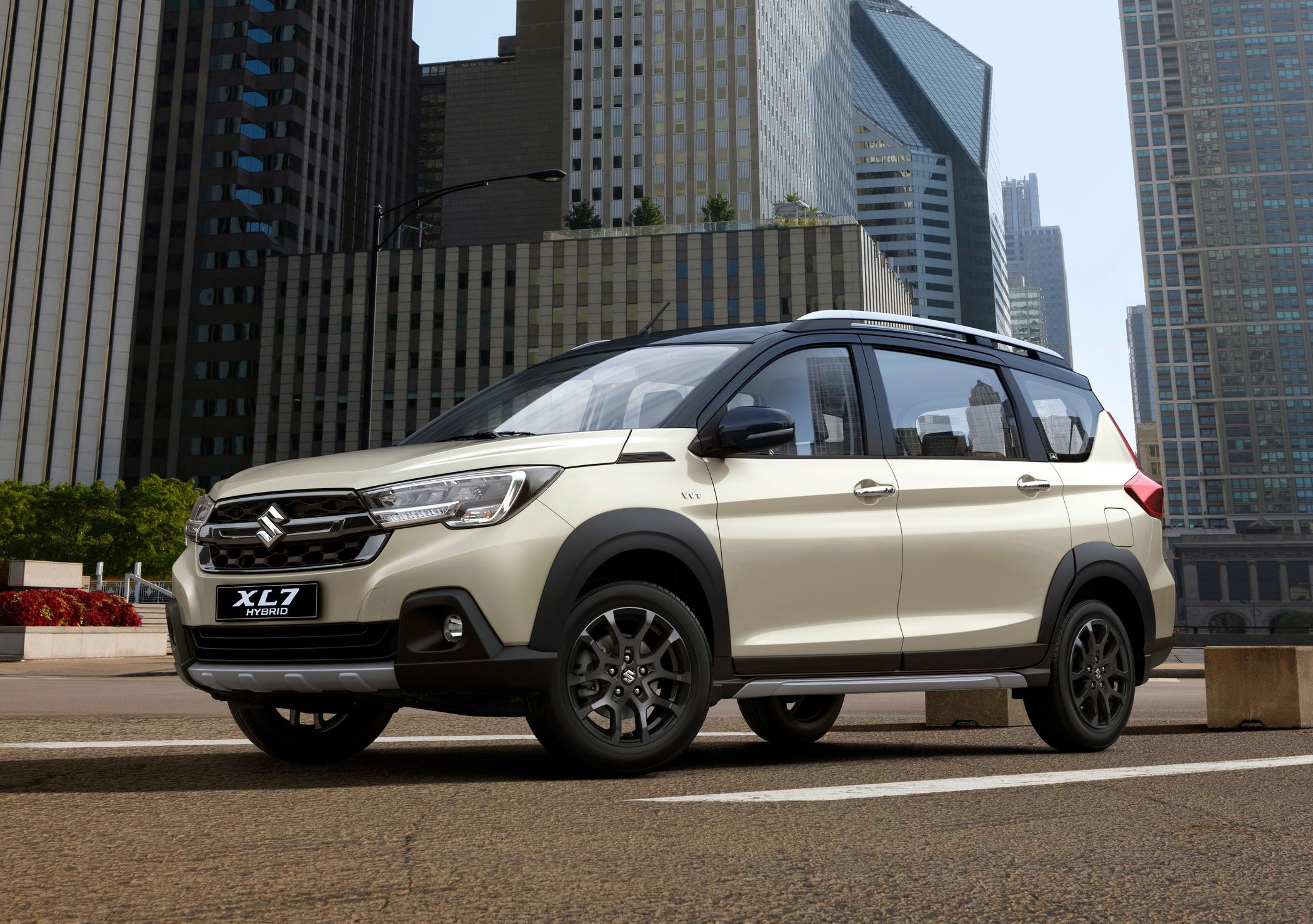 MPV 7 chỗ Hybrid và xe điện chạy phố: Tiết kiệm xăng hay nuôi thêm "cục nợ"? - 1
