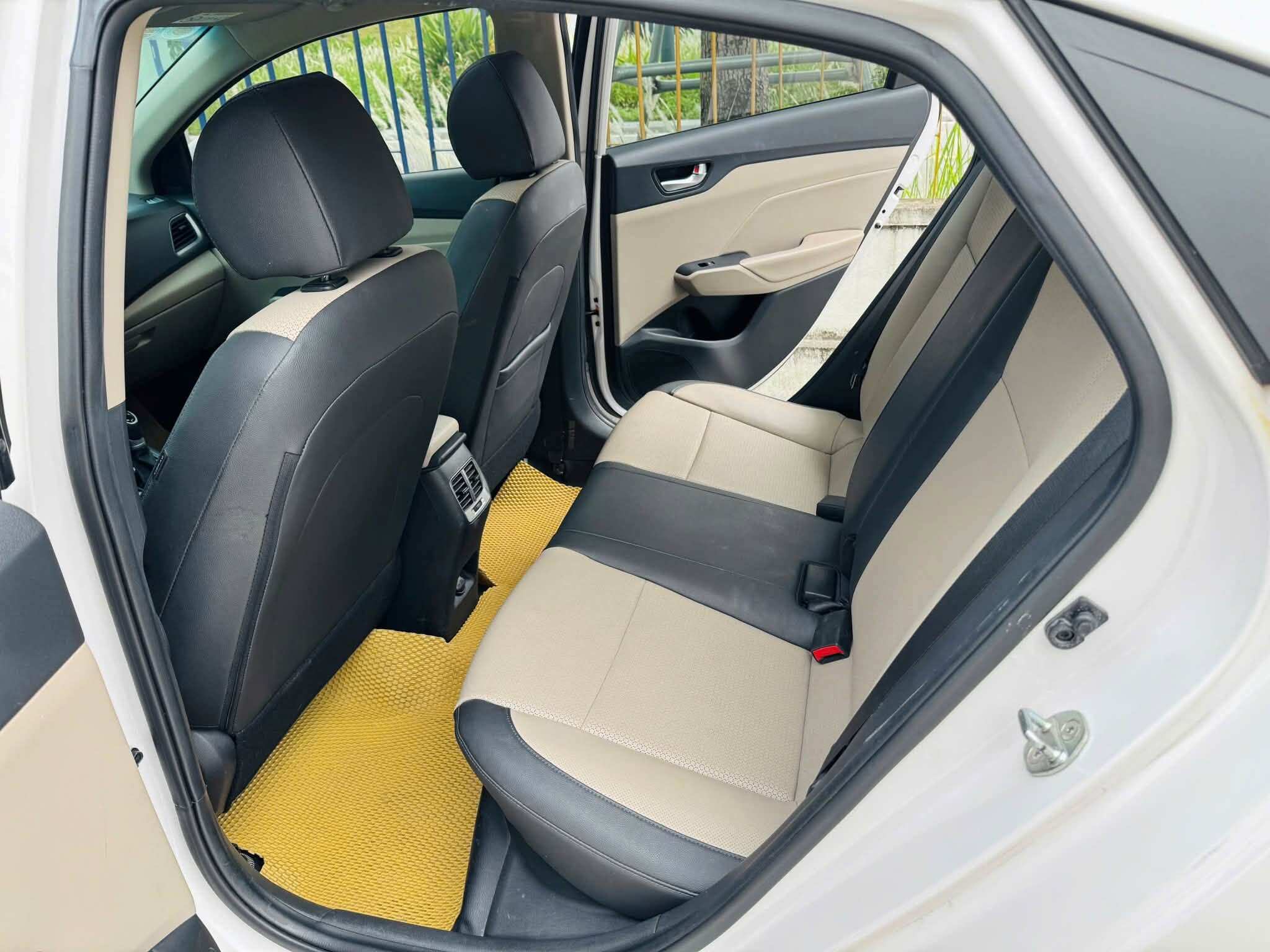 Nữ mới lấy bằng có nên chọn Hyundai Accent cũ để nâng cao tay lái? - 7