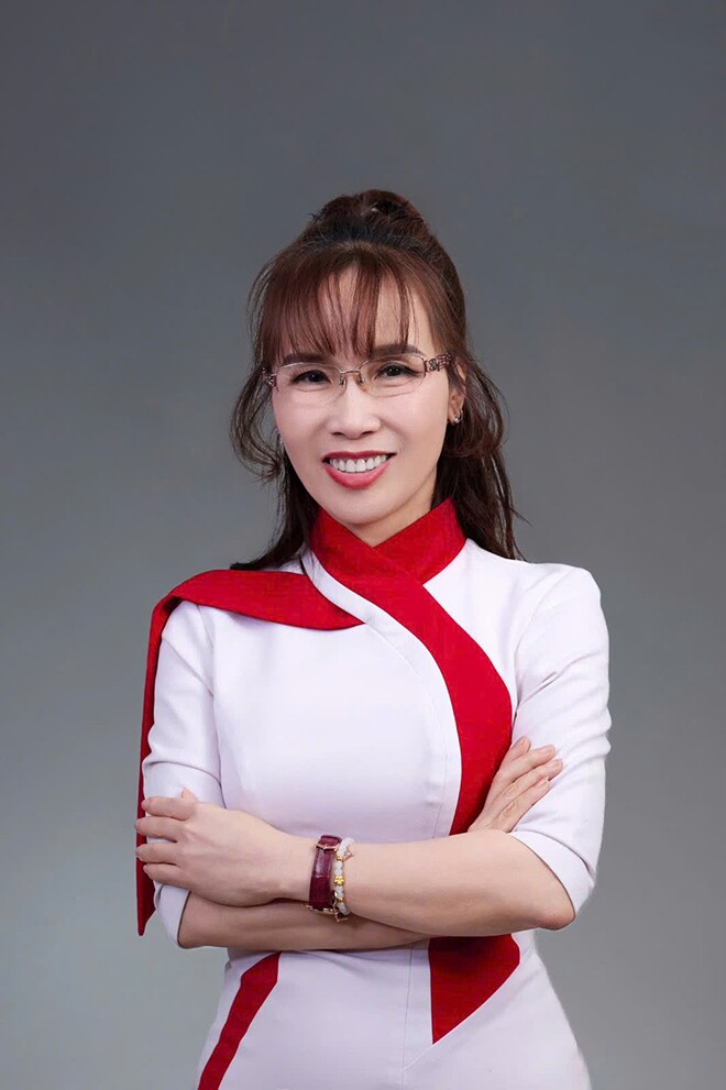 Những bóng hồng Vietjet làm chủ bầu trời - 1