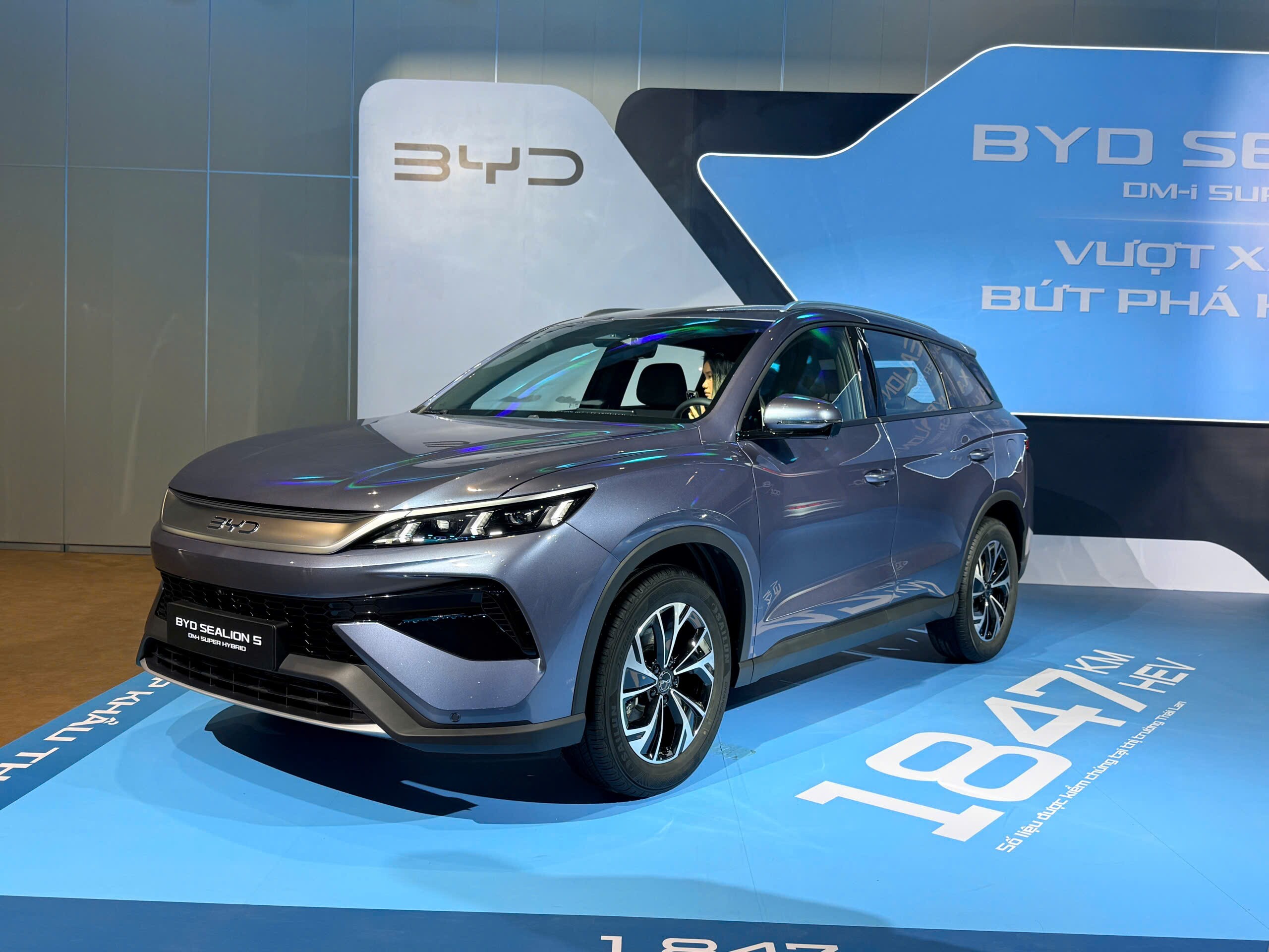 BYD Sealion 5 công bố giá bán từ 739 triệu đồng tại Việt Nam - 1