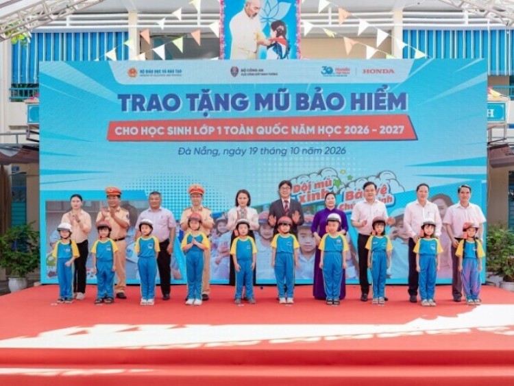 Thông tin doanh nghiệp - Honda Việt Nam phát động chương trình Trao tặng mũ bảo hiểm cho học sinh lớp một khu vực miền Trung