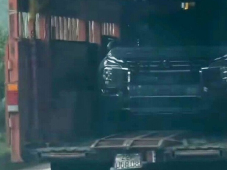 Outlander thế hệ mới bất ngờ xuất hiện tại Việt Nam