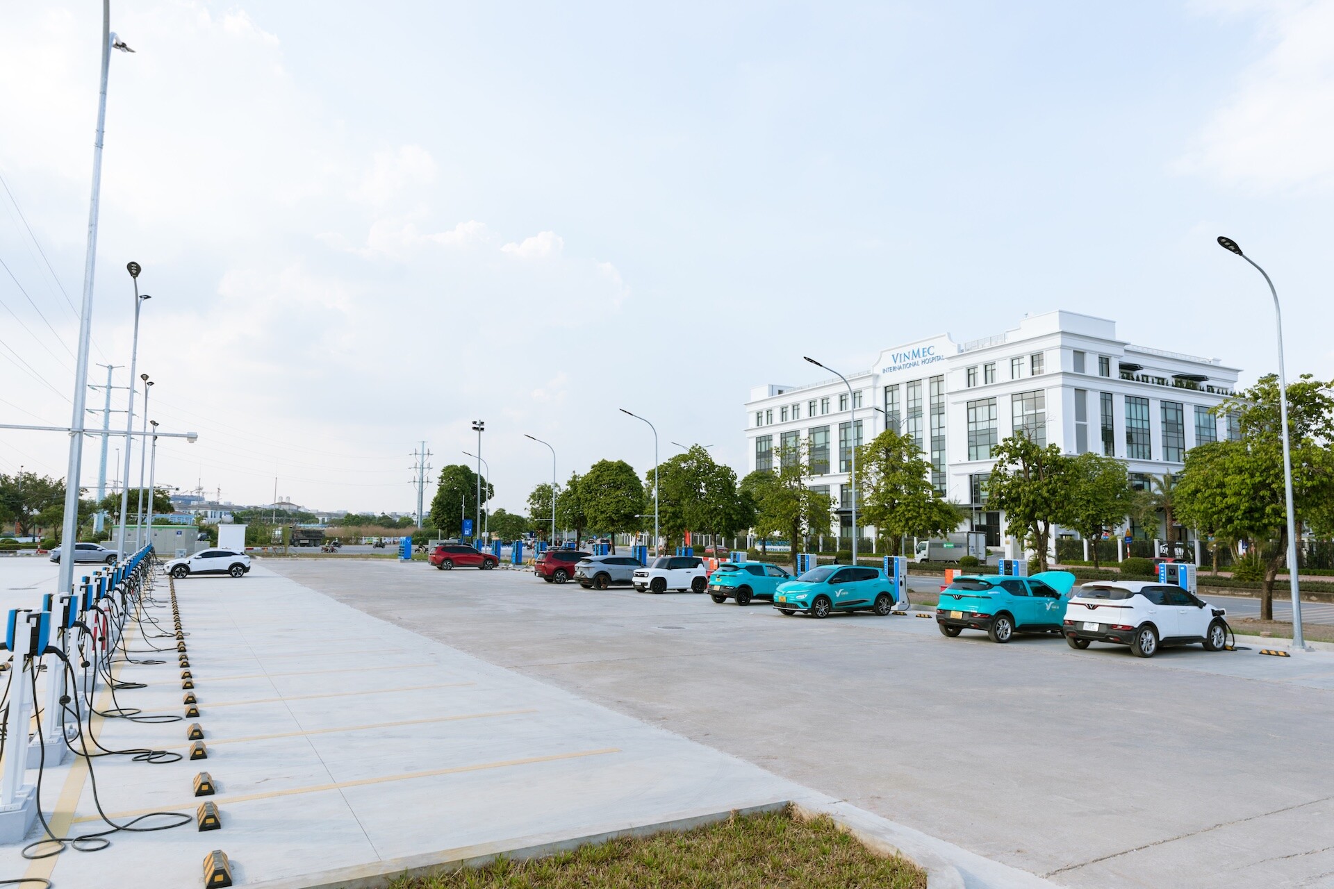 Bên trong trạm sạc ô tô điện V-Green quy mô lớn nhất Việt Nam, hơn 1.000 cổng tại Hà Nội - 1