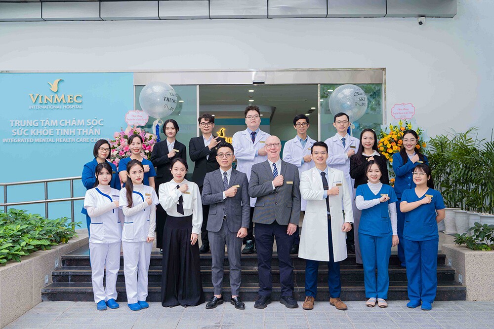 Con nổi nóng, bỏ học, đóng cửa phòng: Cha mẹ nên làm gì trước tiên? - 2