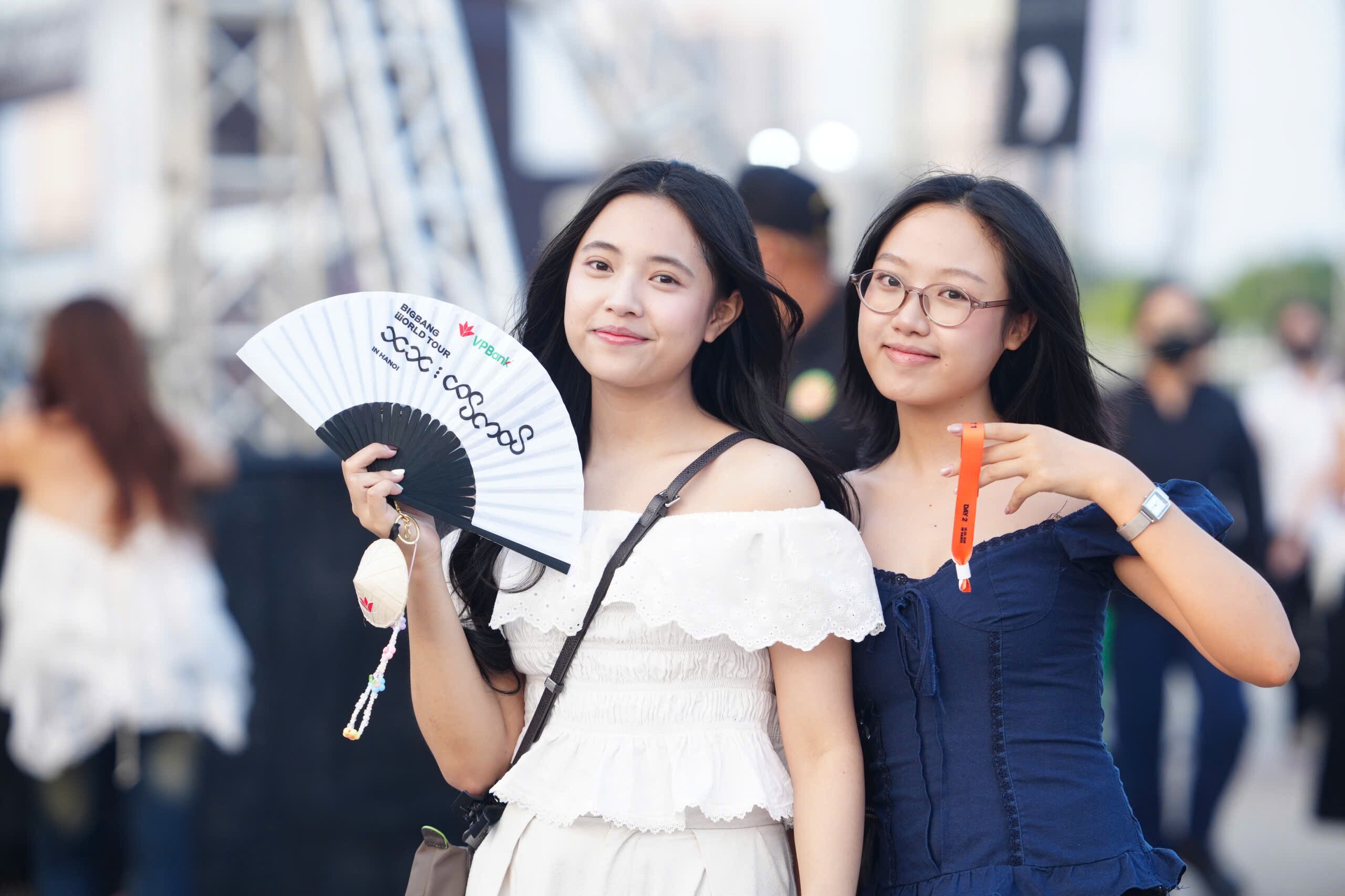 Hàng chục nghìn người hâm mộ “đốt nóng” không khí tại SVĐ Mỹ Đình trong hai ngày đổi vòng tay check-in - 4