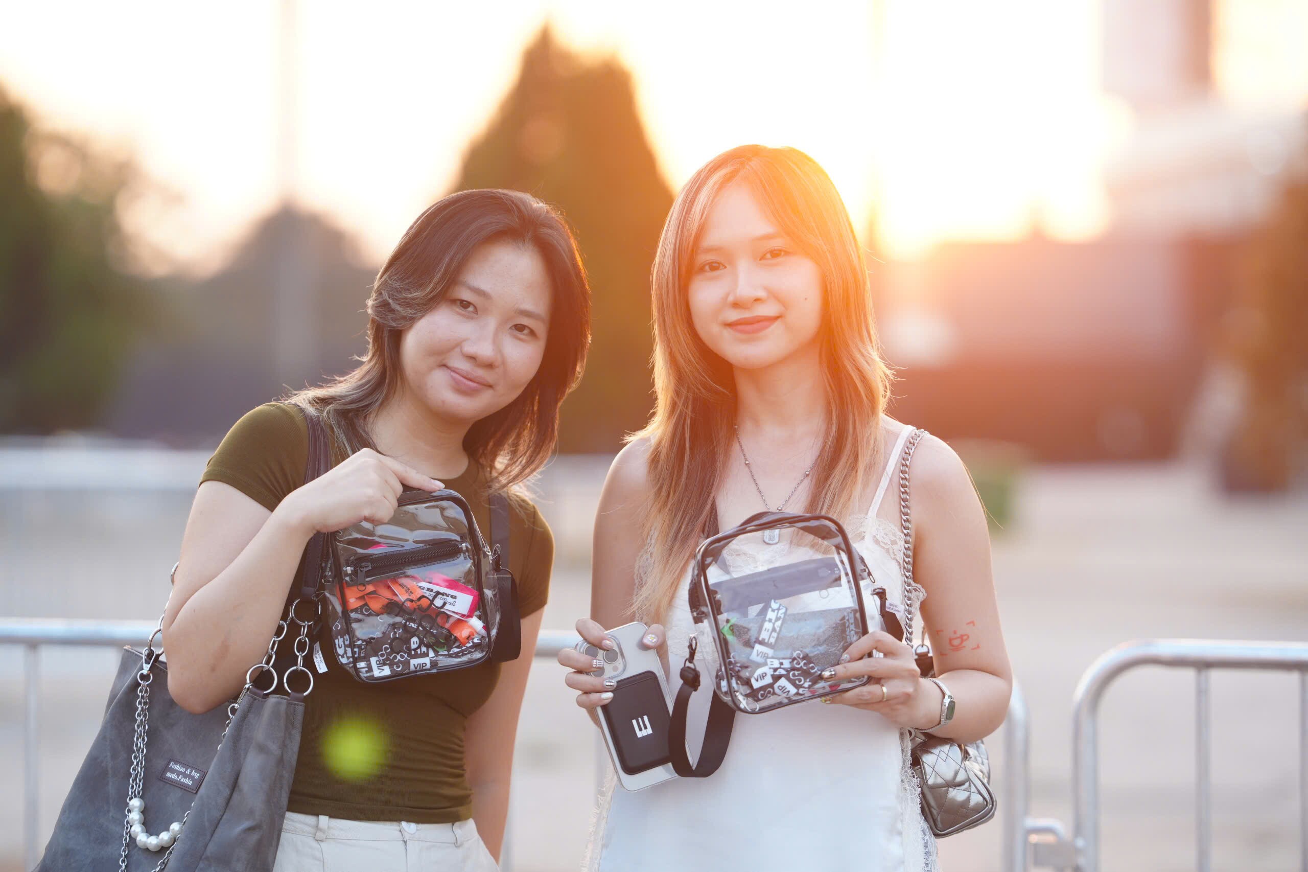 Hàng chục nghìn người hâm mộ “đốt nóng” không khí tại SVĐ Mỹ Đình trong hai ngày đổi vòng tay check-in - 6