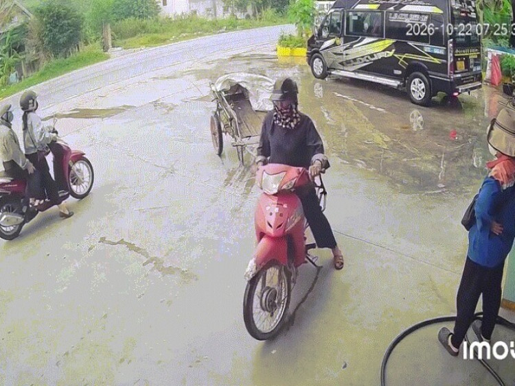 Clip: Đổ xăng xong phóng xe đi, người phụ nữ bỏ quên “cần câu cơm”