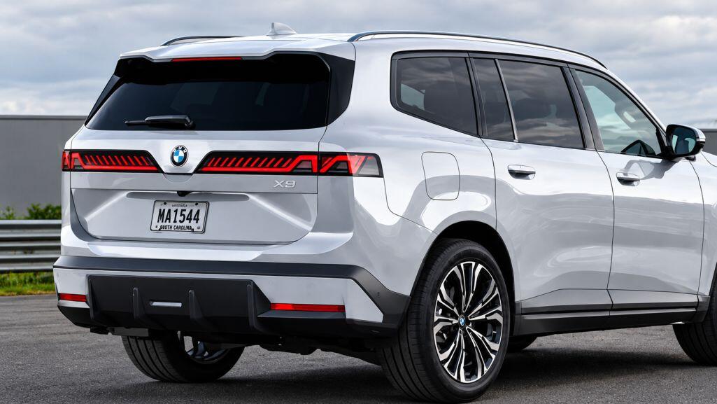 BMW sản xuất xe SUV cỡ lớn cạnh tranh Cadillac Escalade - 2