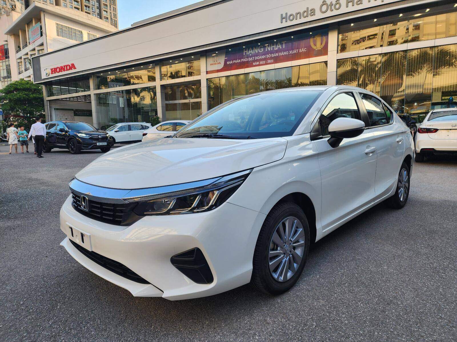 Cầm 500 triệu đi mua xe lần đầu: Chọn Sedan B hay SUV đô thị? - 1