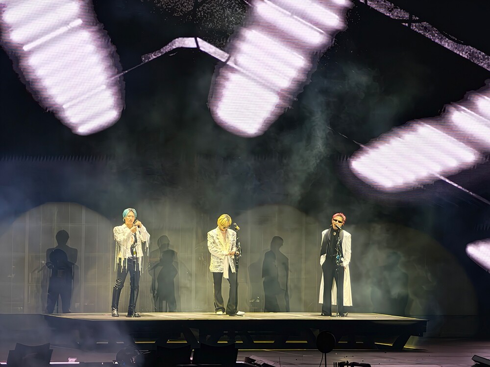 Concert BIGBANG Hà Nội: 45.000 V.I.P hát vang Haru Haru, Mỹ Đình hóa “biển vương miện vàng” - 1
