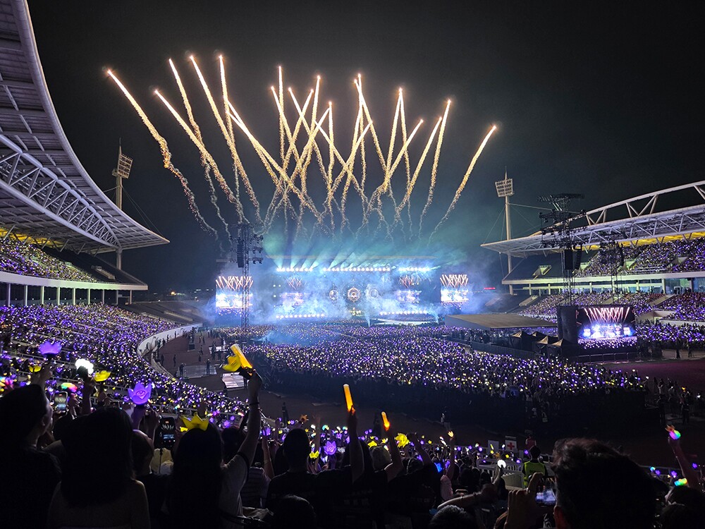 Concert BIGBANG Hà Nội: 45.000 V.I.P hát vang Haru Haru, Mỹ Đình hóa “biển vương miện vàng” - 5