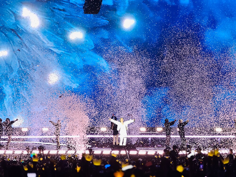 Concert BIGBANG Hà Nội: 45.000 V.I.P hát vang Haru Haru, Mỹ Đình hóa “biển vương miện vàng” - 8