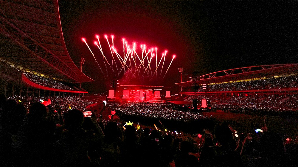 Concert BIGBANG Hà Nội: 45.000 V.I.P hát vang Haru Haru, Mỹ Đình hóa “biển vương miện vàng” - 9