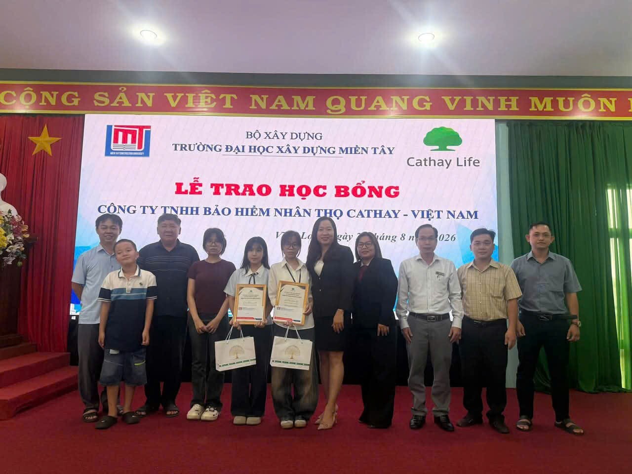 Cathay Life Việt Nam tiếp tục trao học bổng “Thịnh Trí Thành Tài cùng Cathay” năm 2026, chung tay chắp cánh ước mơ tri thức - 1