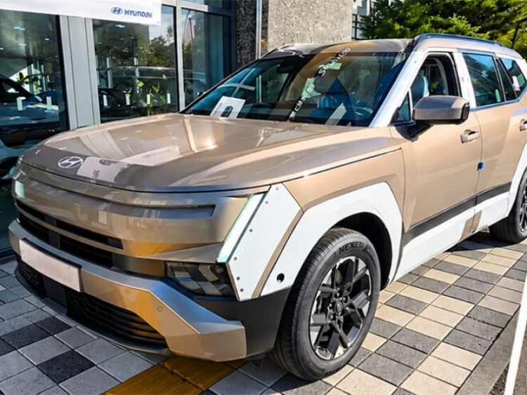 Giao thông - Ảnh thực tế Hyundai Tucson thế hệ mới màu nâu ánh kim tại đại lý