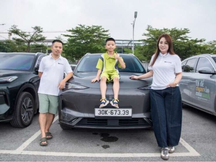 Thông tin doanh nghiệp - Không lo trạm sạc, chẳng ngại giá xăng: Bài toán thực dụng của bộ đôi Geely EX5 và Geely EX5 EM-i