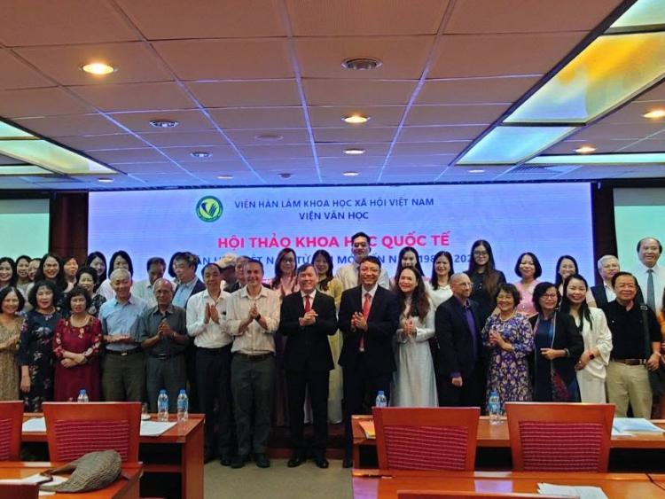 Văn thơ - Văn học Việt Nam từ Đổi mới đến nay: Thành tựu và những vấn đề đặt ra