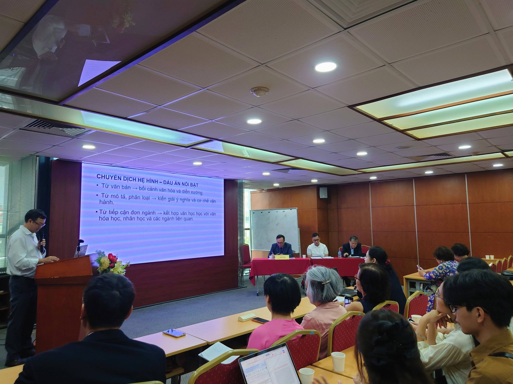 Văn học Việt Nam từ Đổi mới đến nay: Thành tựu và những vấn đề đặt ra - 4
